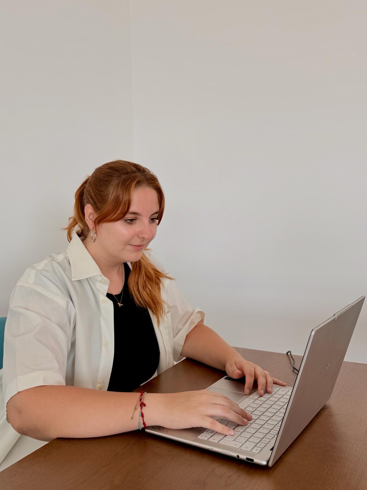 Paula Rodríguez durante una sesión de logopedia
